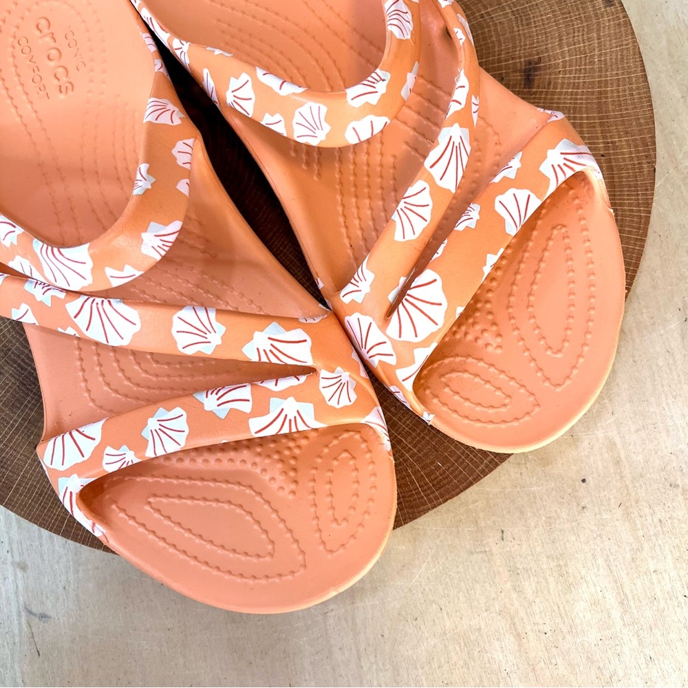 Crocs Kadee II Sandals | Orange with White Seashell Print | Size 8 - Picture 7 of 14